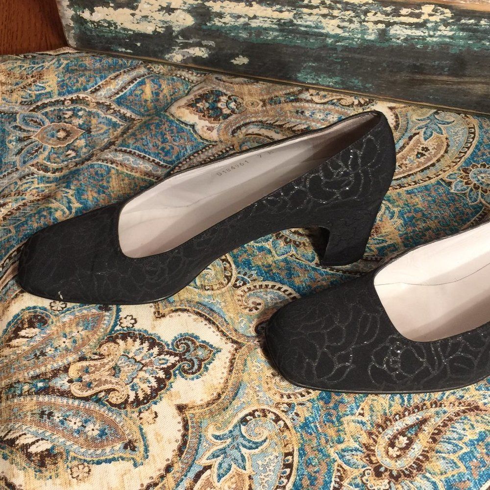 Delman Brocade Floral Block Heel Pumps Size 7 Black Silver Vintage